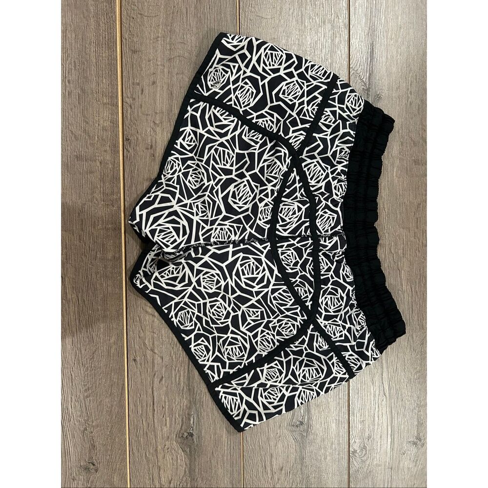 Lululemon speed up short sz 8